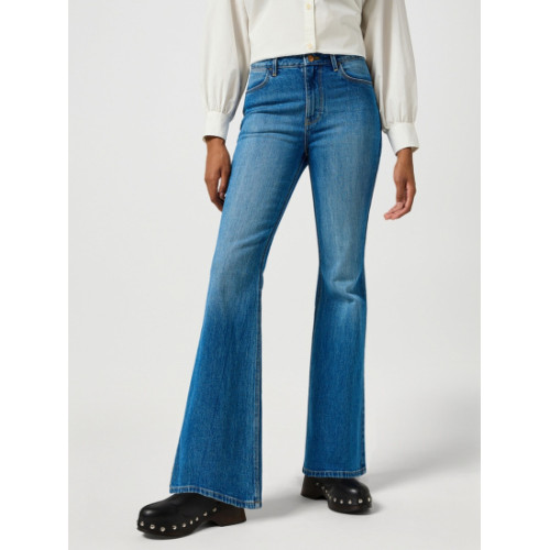 Джинсы женские Wrangler (FIERCE FLARE)
